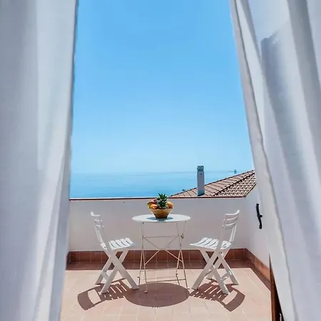 Spacious With Sea View In Apartment *