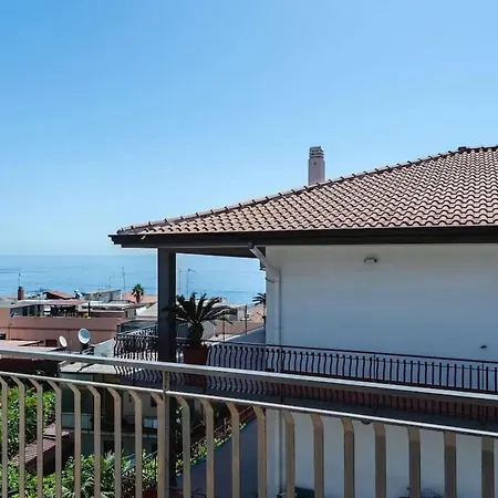 Spacious With Sea View In Apartment *