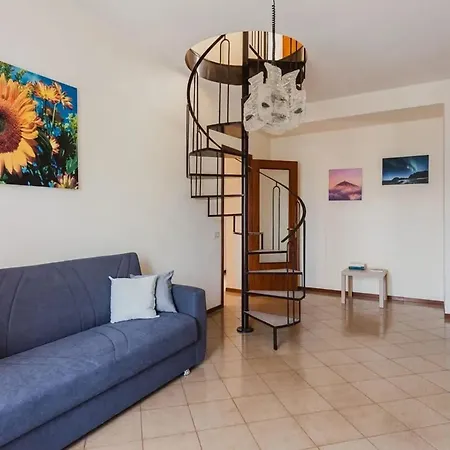 Spacious With Sea View In Aci Castello