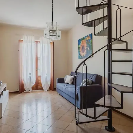 Spacious With Sea View In Apartment